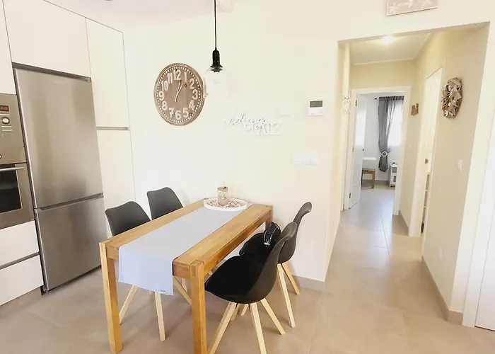 Punta Prima Indoor & Outdoor Pool تورّيفيِخا