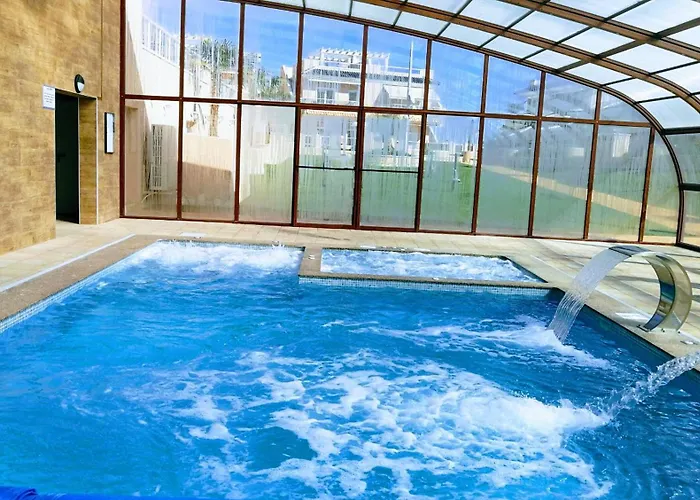 شقة Punta Prima Indoor & Outdoor Pool *