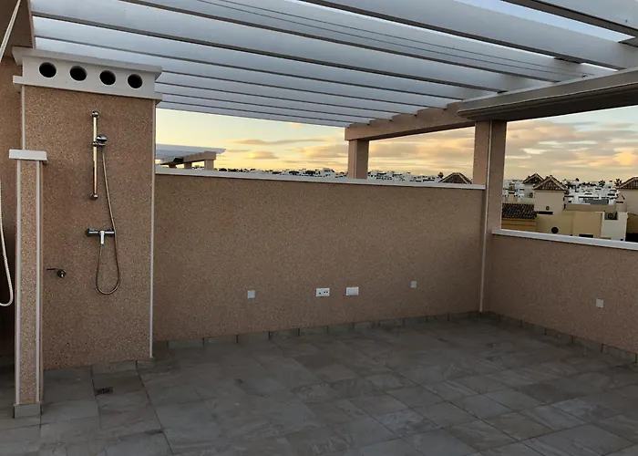 Punta Prima Indoor & Outdoor Pool تورّيفيِخا